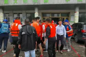 贵州蓝天救援队抵达新乡指挥部总部！将前往卫辉救援图片