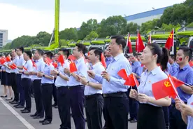 党的光辉照我心丨中联重科500人传唱经典红歌 深情礼赞百年华诞图片