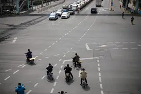 有电不需要，没电蹬不动，电动车强制装脚蹬有何用？专家回应来了图片
