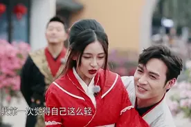 杨颖与张彬彬扮貂蝉与吕布，大方公主抱，隔空证实与杨幂仍是闺蜜图片