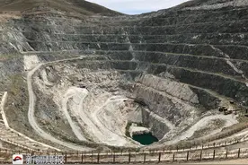 可可托海三号脉露天开采矿坑被认定为国家工业遗产图片