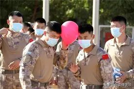 在西非马里，这三支分队一起战斗一起嗨！图片