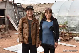 我54岁只有6根手指，为了让人瞧得起，咬牙打拼33年为儿买房买车图片