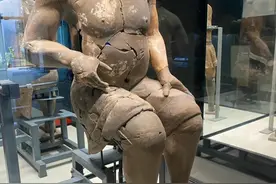 秦始皇的手办，2200年前超写实的肌肉男图片
