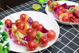 想吃“冰糖葫芦”教你冰糖熬制秘诀，中火化小火熬，20分钟肯定行视频封面