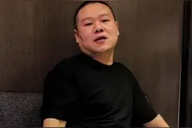 岳云鹏回应剃光头：屁股上长了脂肪瘤做了手术刚出院图片