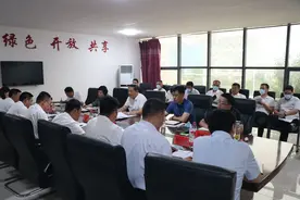 魏县快讯：坚定发展方向 力推作风转变——县委书记苏雷芳到县经济开发区调研工作并召开座谈会图片