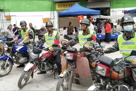 重庆市永川区：民兵摩托车小分队巡逻保平安图片