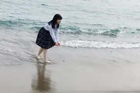 HKT48田中美久晒沙滩照，制服造型青春感十足图片