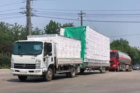 轻卡也有两节车厢车型上路了？山东凯马M3轻卡中置轴列车实拍图片