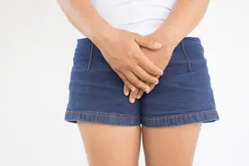 46岁女子长期腿痛，查出宫颈癌晚期，提醒：4个暗示信号别忽视图片