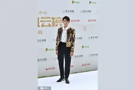 东方风云榜红毯！王源、周深、孟美岐、鞠婧祎流量idol齐聚图片