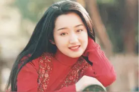 歌甜人美杨钰莹，一段恋情误终生，无儿无女终不悔图片