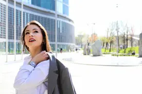 “公主病”女生逼疯男友，生活不能自理，网友：父母的溺爱毁了她图片