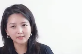 35岁何洁辟谣生4胎，买万元厨具做饭生活滋润，婚戒不离手超幸福图片