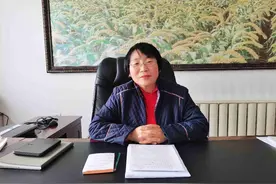 庆建党百年 她交2万元党费报党恩图片