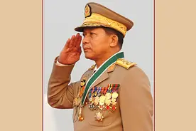 从军方领导人敏昂莱看缅甸军衔，高级上将最高，大檐帽能区分等级图片