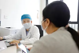 女子宅在家重了10斤，更糟的是身体也出问题了，都怪她自己！图片