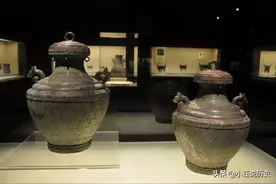 文物上拍前，博物馆希望提取表面金粉，主人决定：撤拍图片