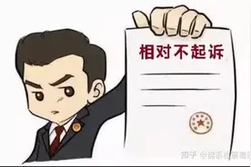 取保老汉动参加社区疫情防控  检察官疫情执勤点宣读不起诉决定书。图片