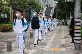 直击西安高新区初三复课首日：一日5测，交叉上课，分室就餐……防疫措施一项不少图片