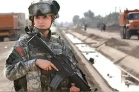 美国一女兵和邻居发生口角，持枪出迎，被警察当场射死图片