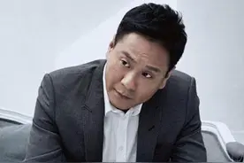 抛弃妻子，舍弃女儿，娶“小三入门”的连奕名，现在怎么样了？图片