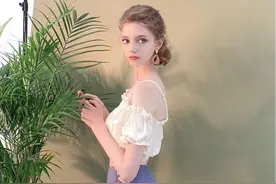 平胸也能穿出3D感，人间最美芭比Chloe，细腰蜜桃臀太好看！图片