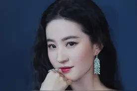 刘亦菲抹胸纱裙太惊艳！33岁穿古装依旧少女，网友：美颜暴击图片