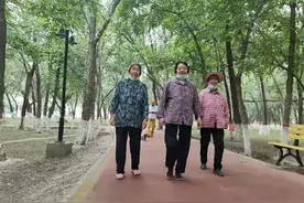 戈壁“娘子军”，18岁种树建公园，如今成乌鲁木齐西最老森林公园图片