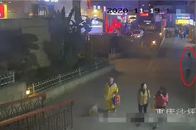 男子手机欠费需要路人帮忙？路人帮忙后：我被盗刷近6000元图片