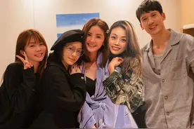 阿娇晒与阿sa亲密照，容祖儿意外抢镜，姐妹20年处得像恋人图片