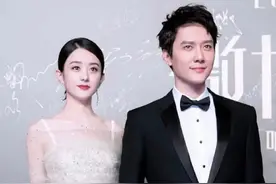 赵丽颖带儿子出街，蹲下来和孩子交流，结束后带儿子回冯绍峰家图片