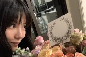 王力宏老婆李靓蕾庆生，和侯佩岑同框比美，不敢信两人竟相差8岁图片