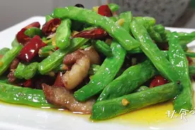 饭店的“豆角炒肉”为什么又绿又香？教你饭店的做法，简单易学图片