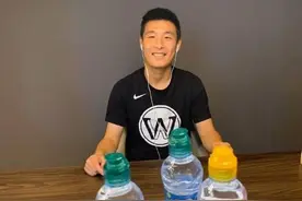 武磊又被“玩坏”了！网友把他PS成叶问：一个打十个？调侃别当真图片