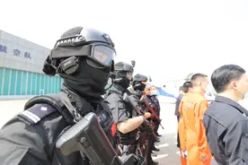 飒！“突击队+警用直升机”，杭州警方首次启动“天上地下”立体巡逻图片