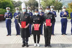 坚守岗位、不计得失！厨师、保安、大姐被表彰图片