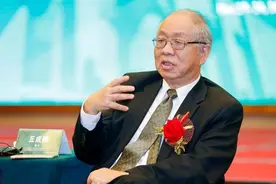丘成桐教授“抨击”当下教育模式：数学再这么教，教育倒退20年图片
