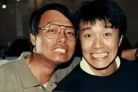60岁李力持内地买电动车，自曝停车位一年2400元，直呼：太便宜了图片