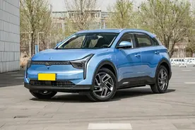 轴距2770mm的SUV，标配四轮独悬，仅9.98万起，哪吒U能买吗？图片