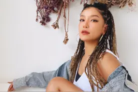 江映蓉晒照被嘲身材走样，大腿粗壮，为何从超女冠军到无人问津？图片