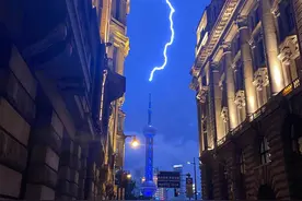 闪电能摧毁建筑物吗？图片
