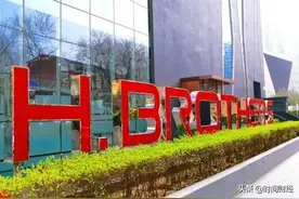 华谊兄弟能否“咸鱼翻身”？电影《八佰》正式定档 业内：票房20亿问题不大图片
