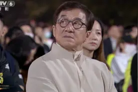 海南电影节台下众星态，成龙变“大爷”，章子怡显老，她胖成轮胎图片