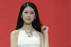 此女只应天上有的，人间能得几回闻  精选白裙车模妹妹超有气质图片