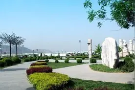 中国距离最近两个县城，相隔300米步行5分钟，却属于两个省份图片