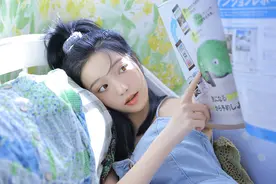 清新可爱的居家美女图片