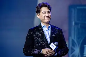 六旬大妈坚信：靳东爱我！已向全网表白！网友：真的假的？图片