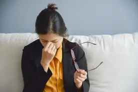 眼科治了14个月，最后查出鼻咽癌！医生提醒：有4个症状要小心图片